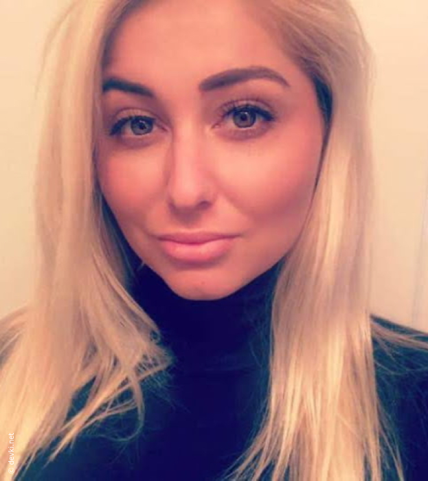 Sexy blonde with a fuckable ass