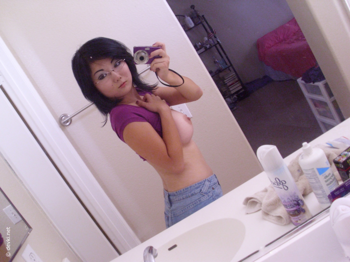 Watch me stick my fingers very deep