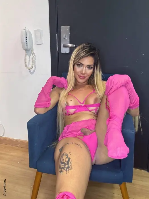leave a ❤️ if you’re into trans girls 😘