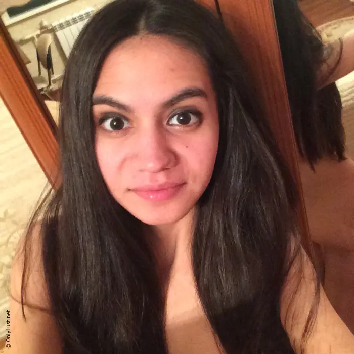 Serbian hottie shows a closeup of her cunt