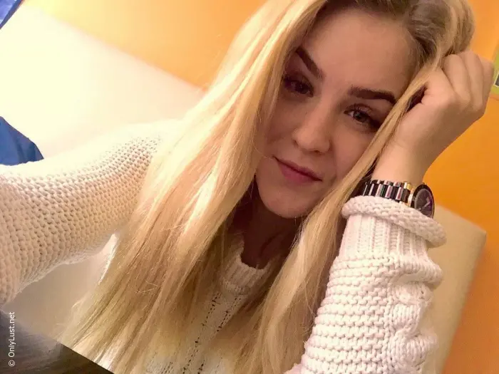 Amateur Webslut V3ron@ spreading