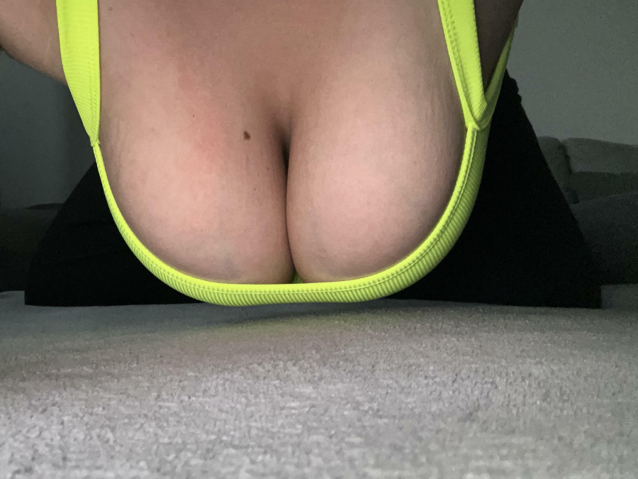 I'm searching a horny this site guy, ready to please my tits everytime !!