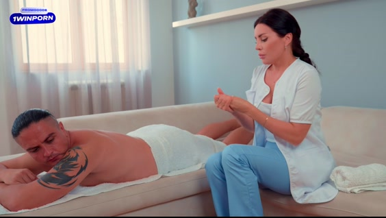 Role-playing games: Nurse-massage seduced a patient