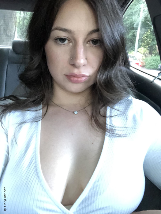 A naked representative of the fair sex with dark hair demonstrates her natural beauty