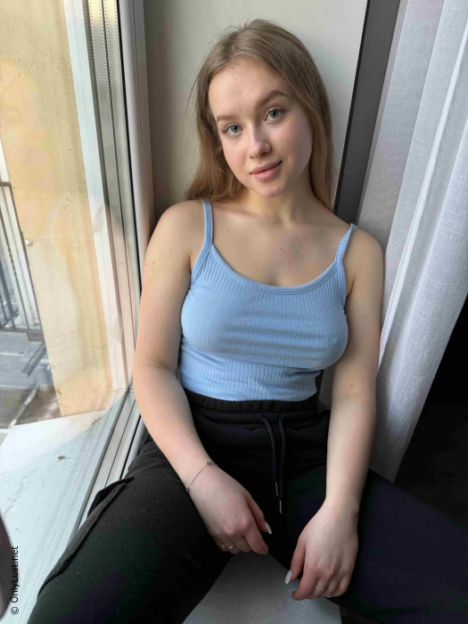 Amateur photo of a beautiful girl in the nude