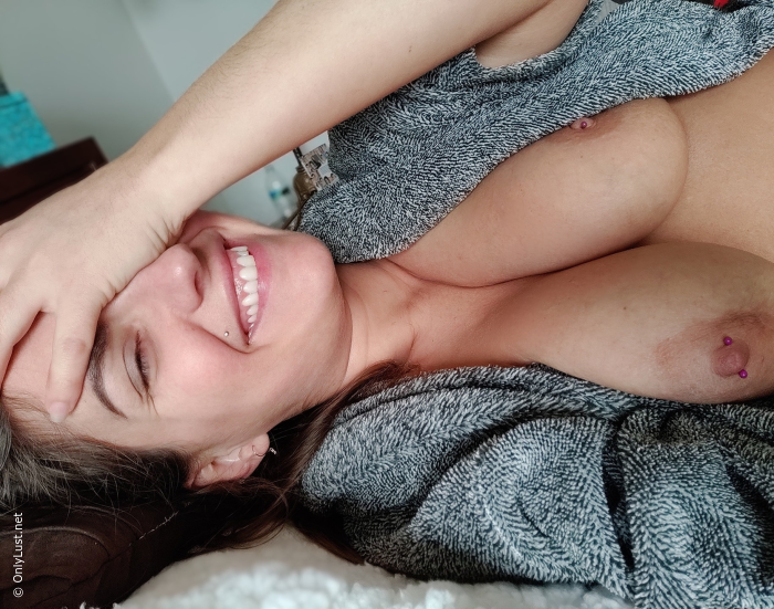 Attractive naked woman with glasses