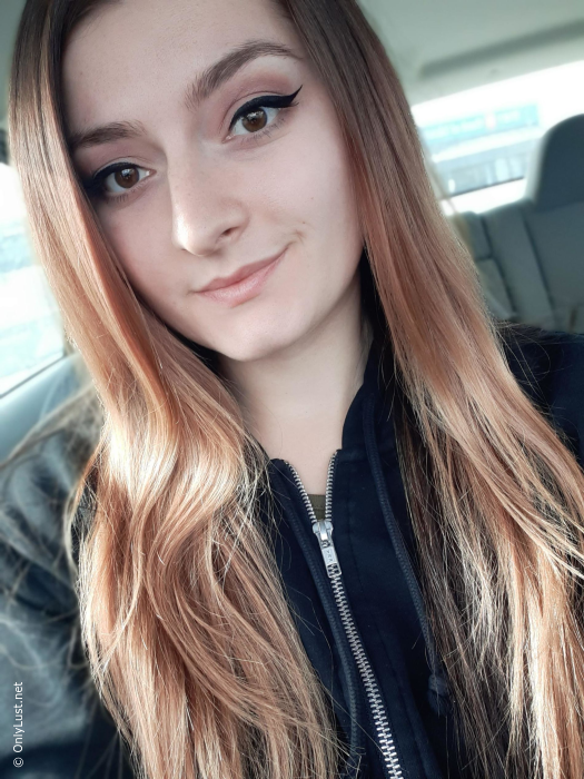 Shows off her chest and body