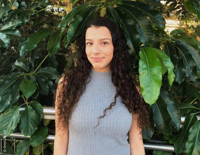 Slut Megan shows her holes