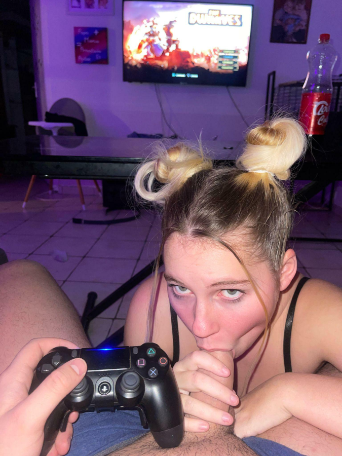 I sucked off a fan after he broke up with his girlfriend while he was playing...