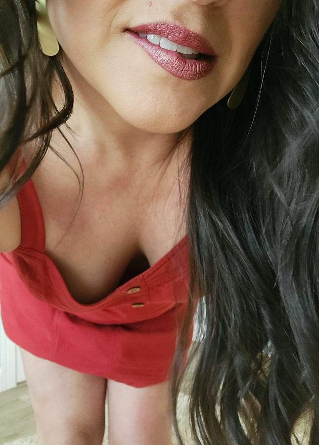 Lip bite and down blouse duo, enjoy!