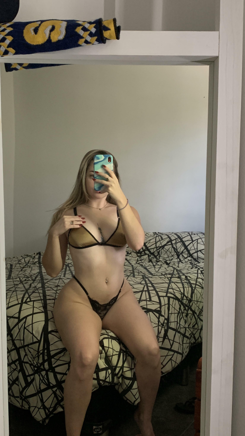 I'm single with nobody to show off my nudes to, any takers