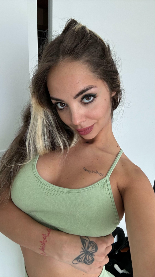 My playful mind with cleavage