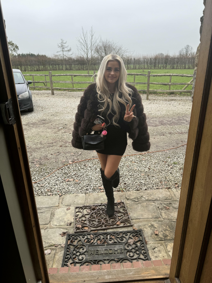 UK Kent, 19(f), need a bull (preferably bbc) to come a destroy me infront of my bf (22)?I’m happy to confirm with proof no time wasters xx we can travel for the right person