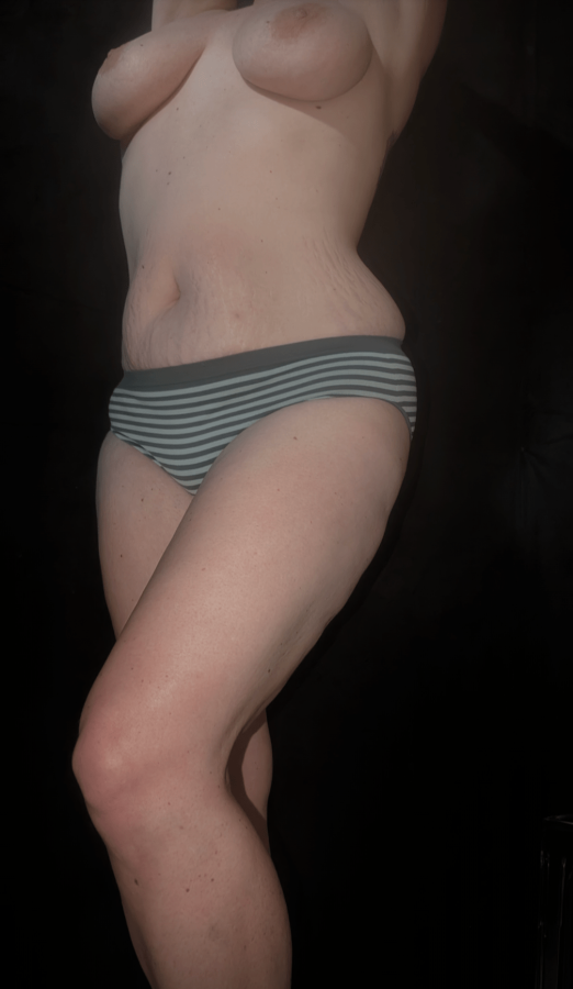 Just a curvy hotwife showing you my curves