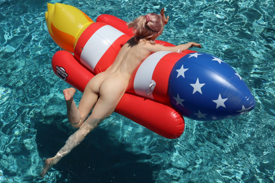 5’0” having fun in the sun :)