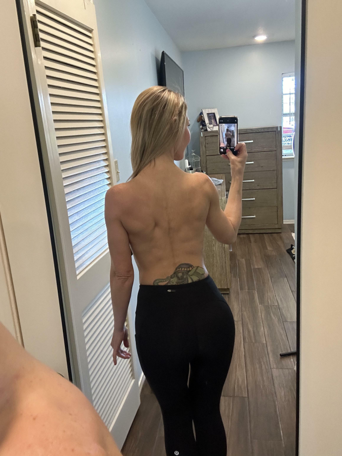 Today is a simple black pair of Lululemon, that should be all I need