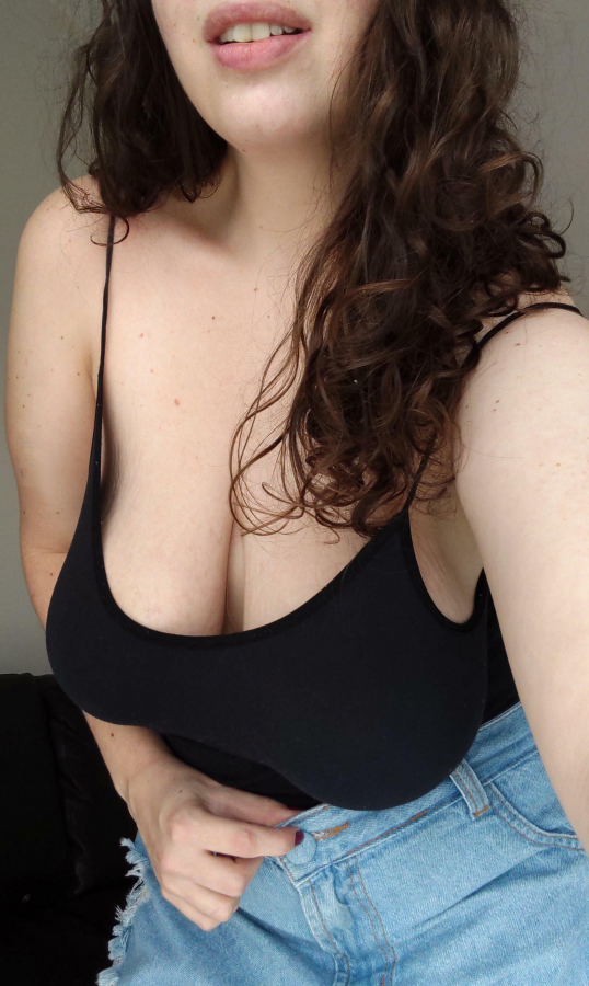 my braless cleavage is attracting attention today