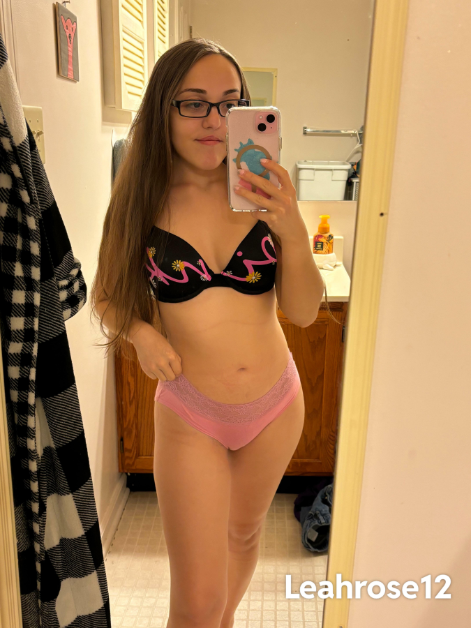 4’8 petite smash or pass? ?