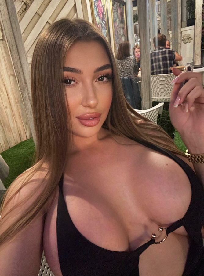 everyone is looking at my cleavage