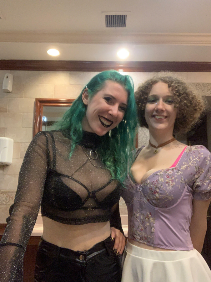 Opposite aesthetic cleavage