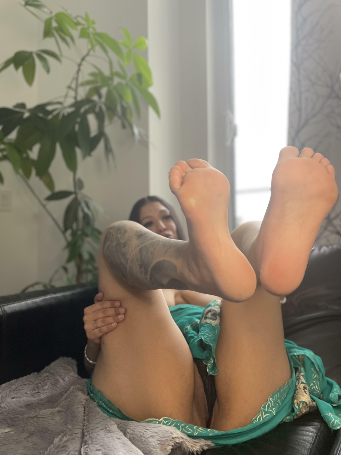 eating my pussy or feet first