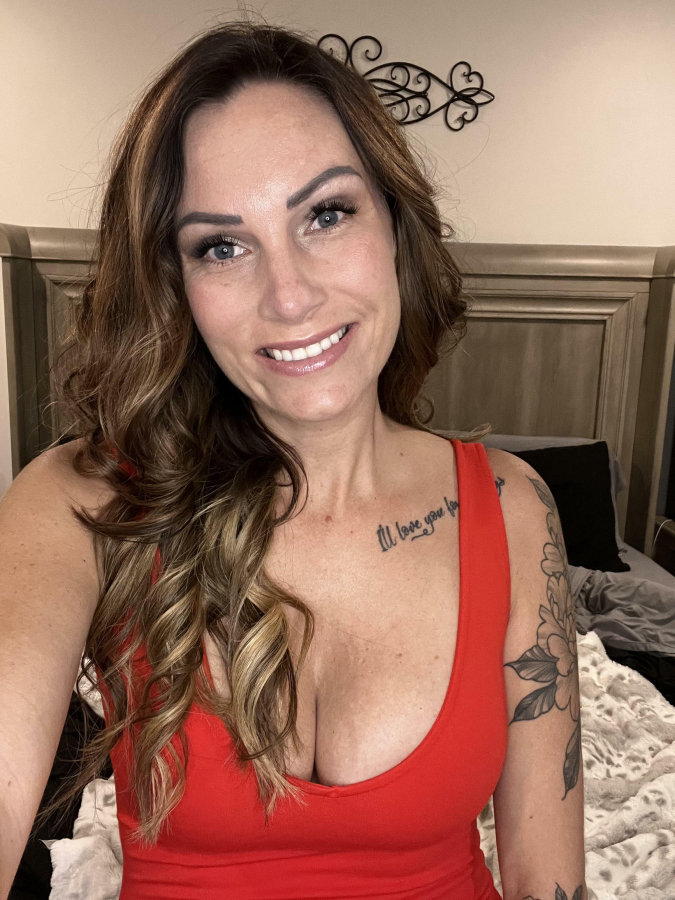 Next door, blonde milf ready to play, just want to make you hard today