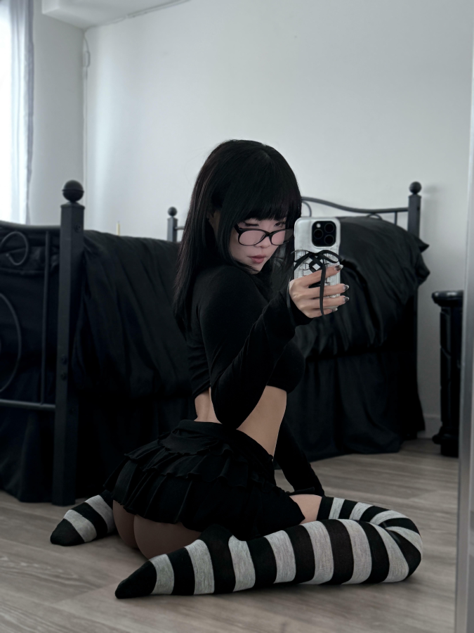 say hi if you like goth Japanese girls ?