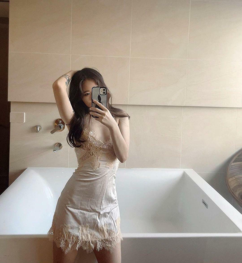 Tell me "yes" if you would bathe with me ♥