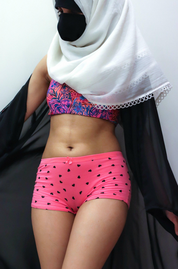 no one thinks that a hijabi girl can be a seductress (F)