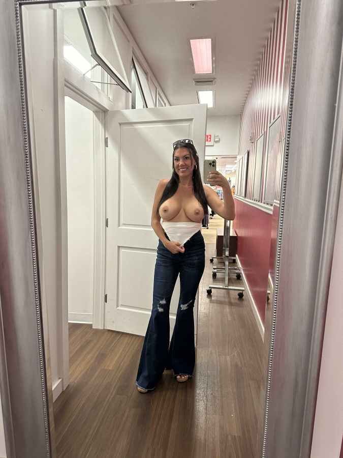 I love flashing my titties no matter where I am