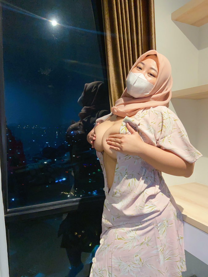 Always wanted to try and flash people in my window, better if you'll be pounding me against it