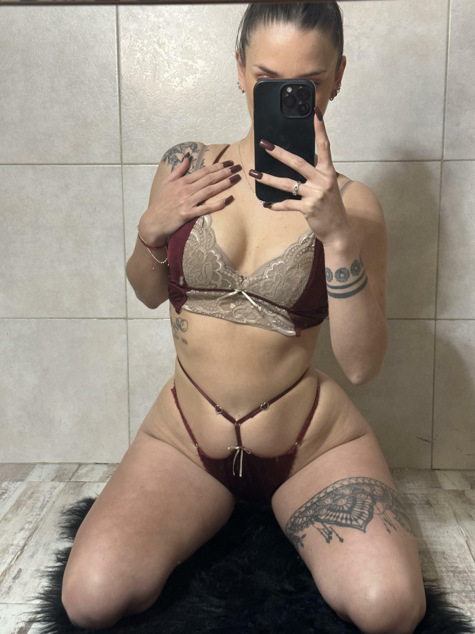 Anyone that wanna see the topless version?