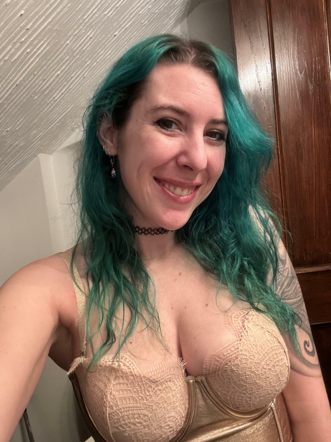 Gold and lace cleavage