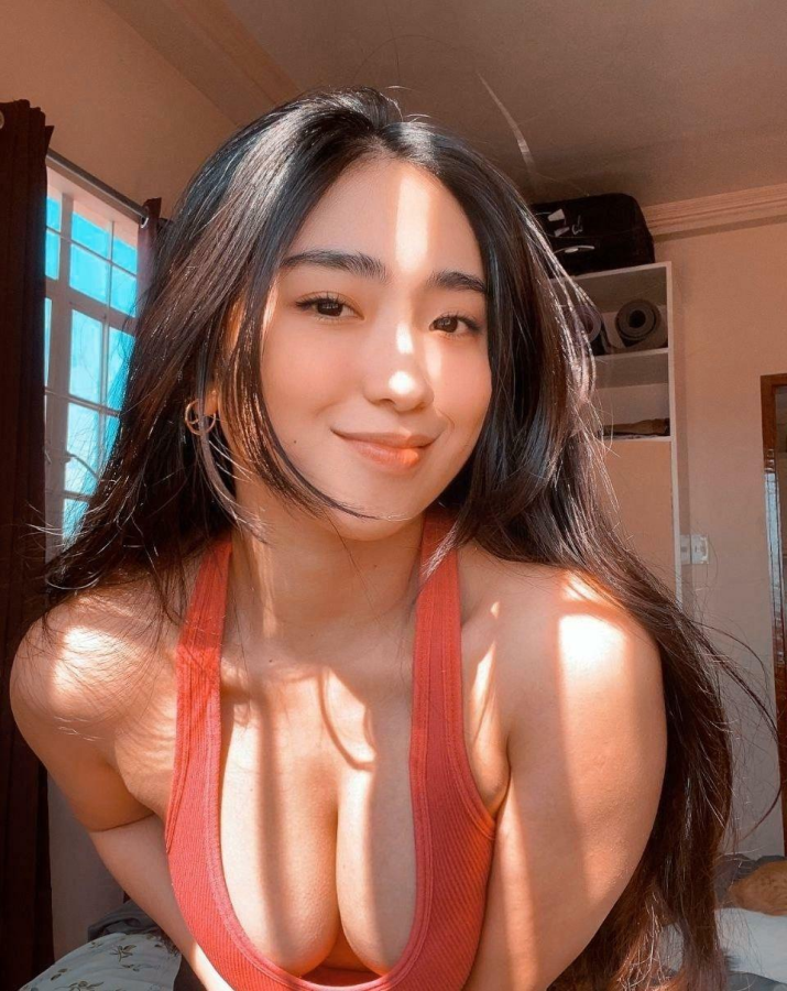 Sun was in my eyes... I mean in my cleavage...